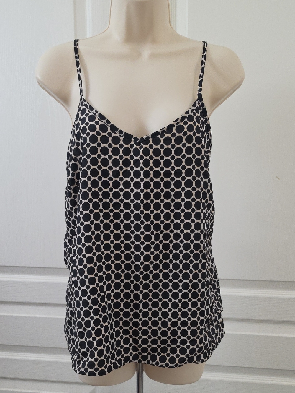 Double Zero | Black & White Geometric Circle V-Neck Cami Top - Small